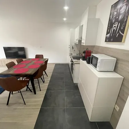 3 Chambres Deluxe 아파트 샤를루아