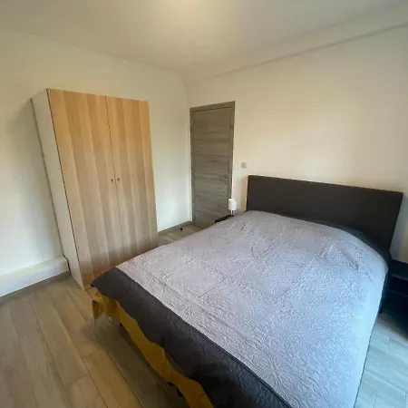 3 Chambres Deluxe * شارلروا